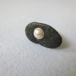 Kieselring schwarz quer mit Perle